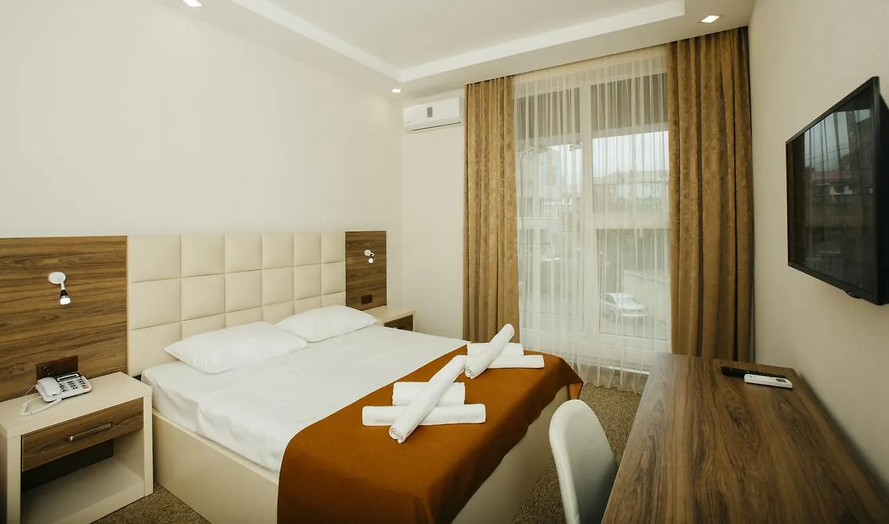 City Hotel Μπατούμι 3*,